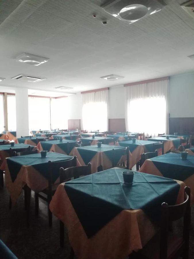 Hotel Mediterraneo Rimini Esterno foto