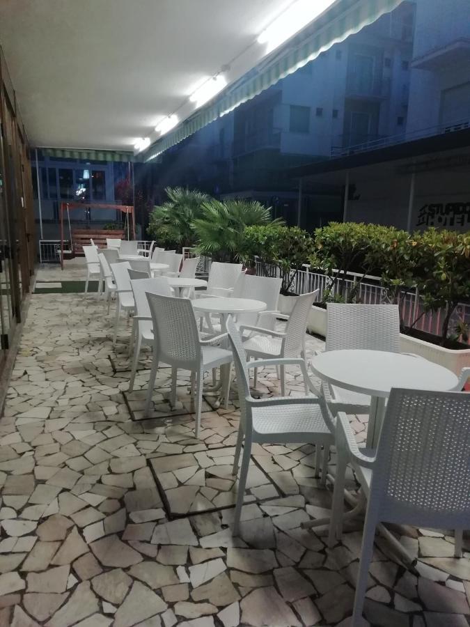 Hotel Mediterraneo Rimini Esterno foto