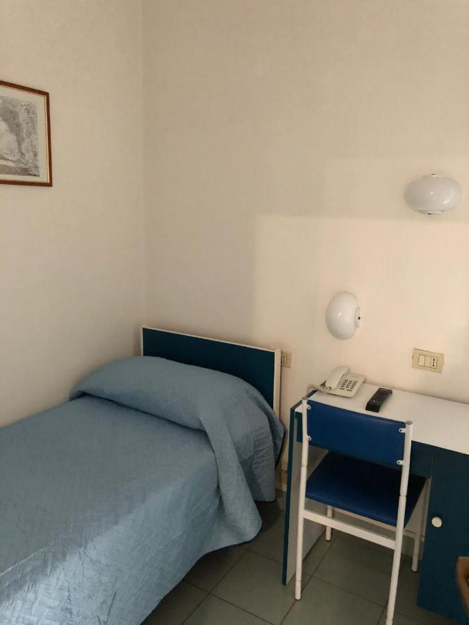 Hotel Mediterraneo Rimini Esterno foto