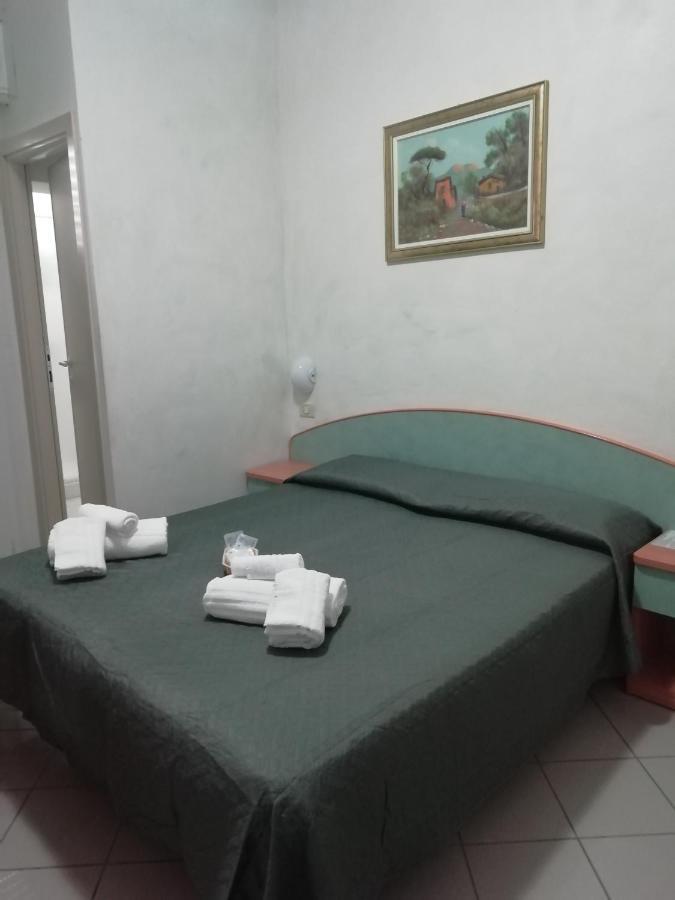 Hotel Mediterraneo Rimini Esterno foto