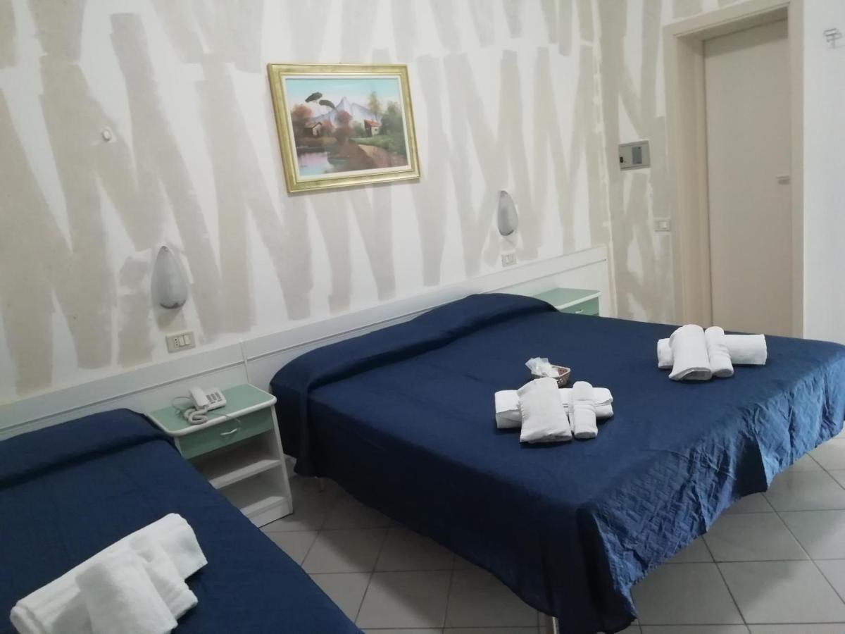 Hotel Mediterraneo Rimini Esterno foto