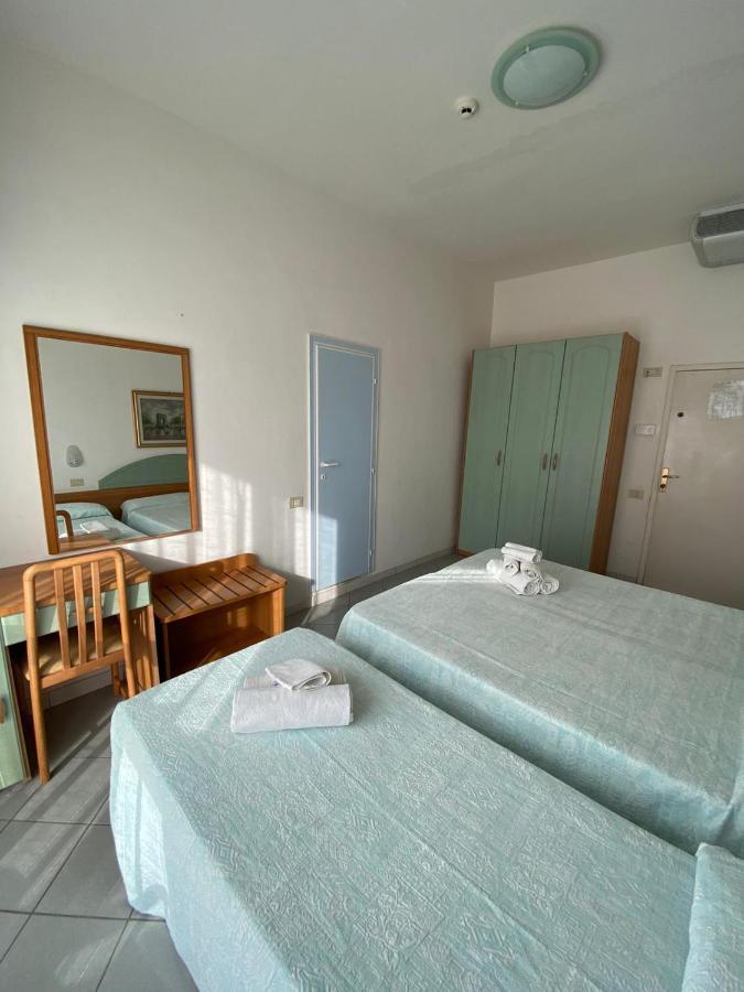 Hotel Mediterraneo Rimini Esterno foto