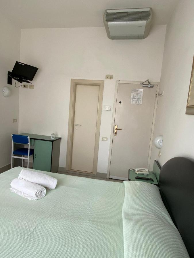 Hotel Mediterraneo Rimini Esterno foto