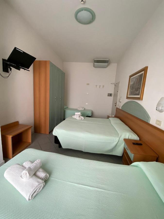 Hotel Mediterraneo Rimini Esterno foto